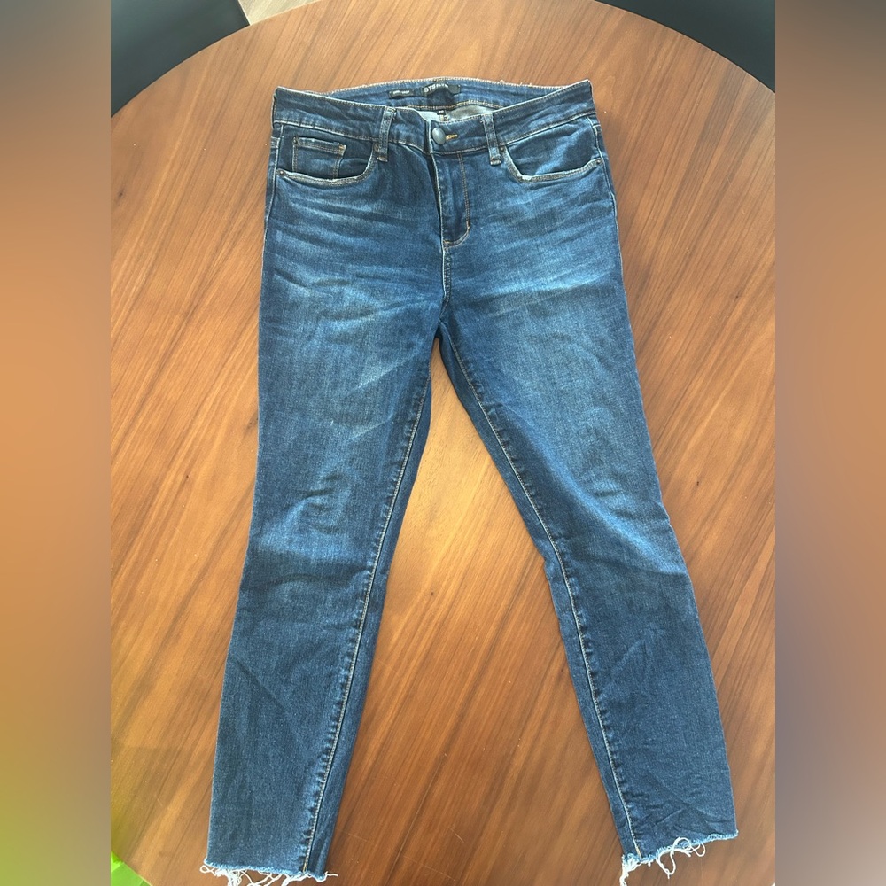 STS BLUE frayed bottom jeans sz 29!
LIKE NEW!